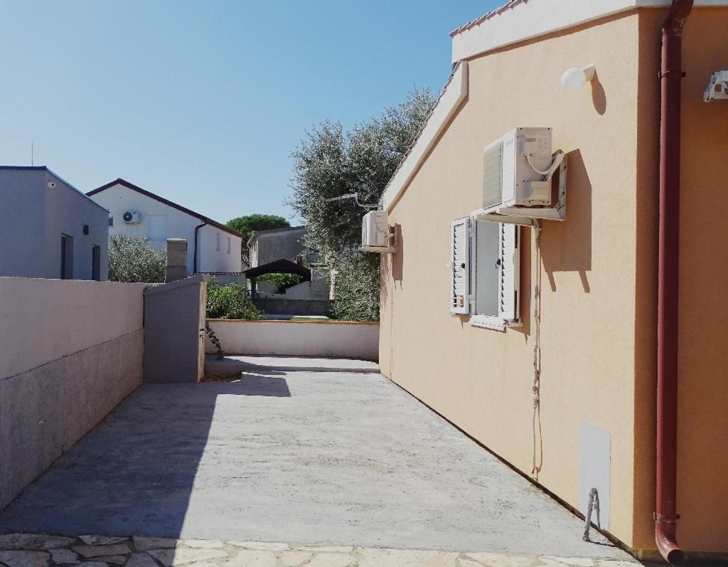 Studio Apartman I Mali Apartman Vir Buitenkant foto