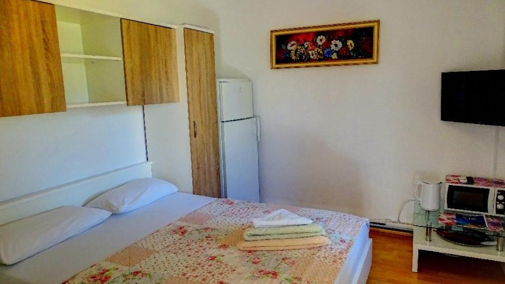 Studio Apartman I Mali Apartman Vir Buitenkant foto