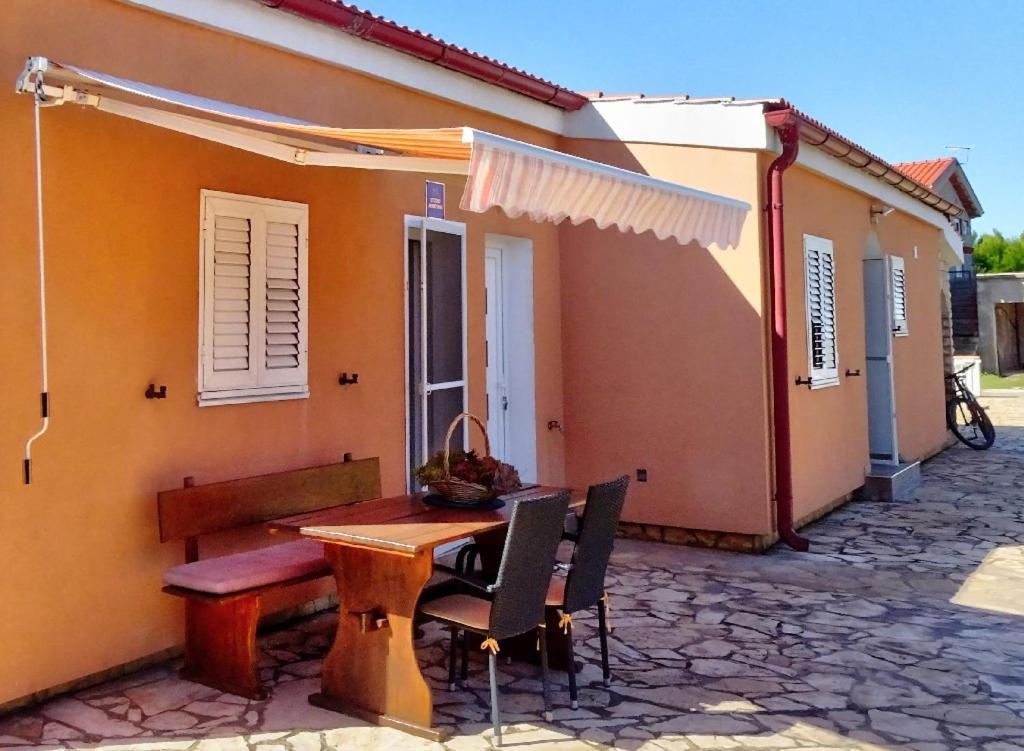 Studio Apartman I Mali Apartman Vir Buitenkant foto
