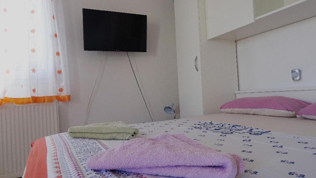 Studio Apartman I Mali Apartman Vir Buitenkant foto