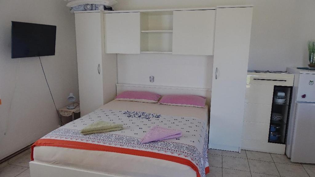 Studio Apartman I Mali Apartman Vir Buitenkant foto