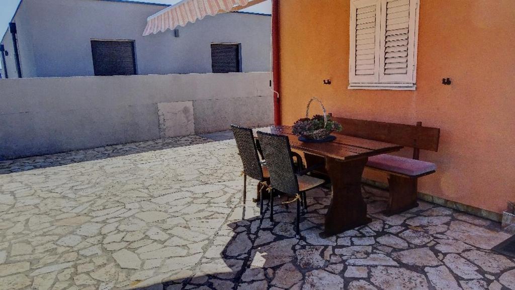 Studio Apartman I Mali Apartman Vir Buitenkant foto