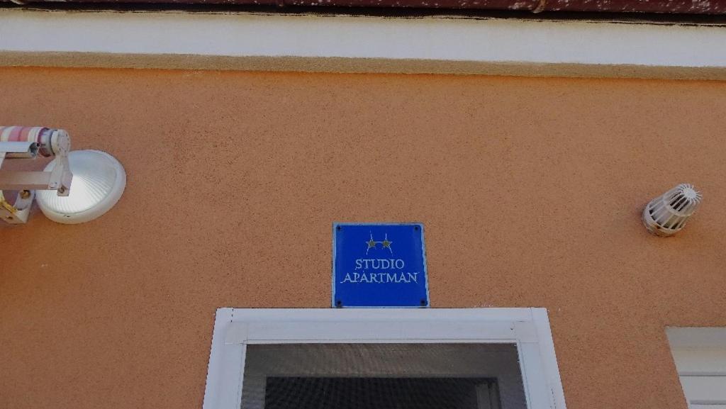 Studio Apartman I Mali Apartman Vir Buitenkant foto